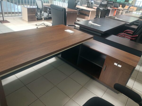 Modern executive office desk