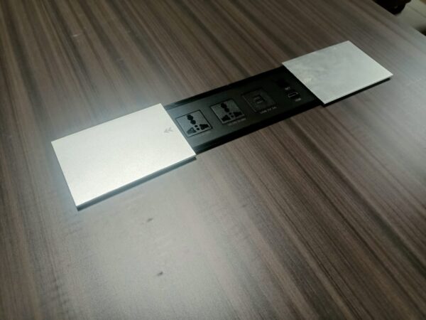 Modern Executive Office Desk – Sleek Design with Smart Detailing - Image 5