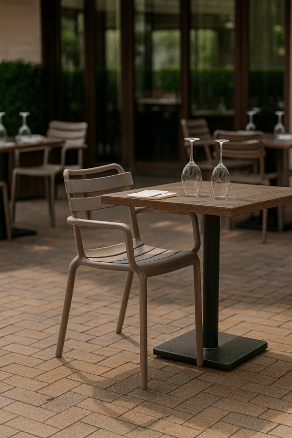 Stylish Outdoor Resort Chairs