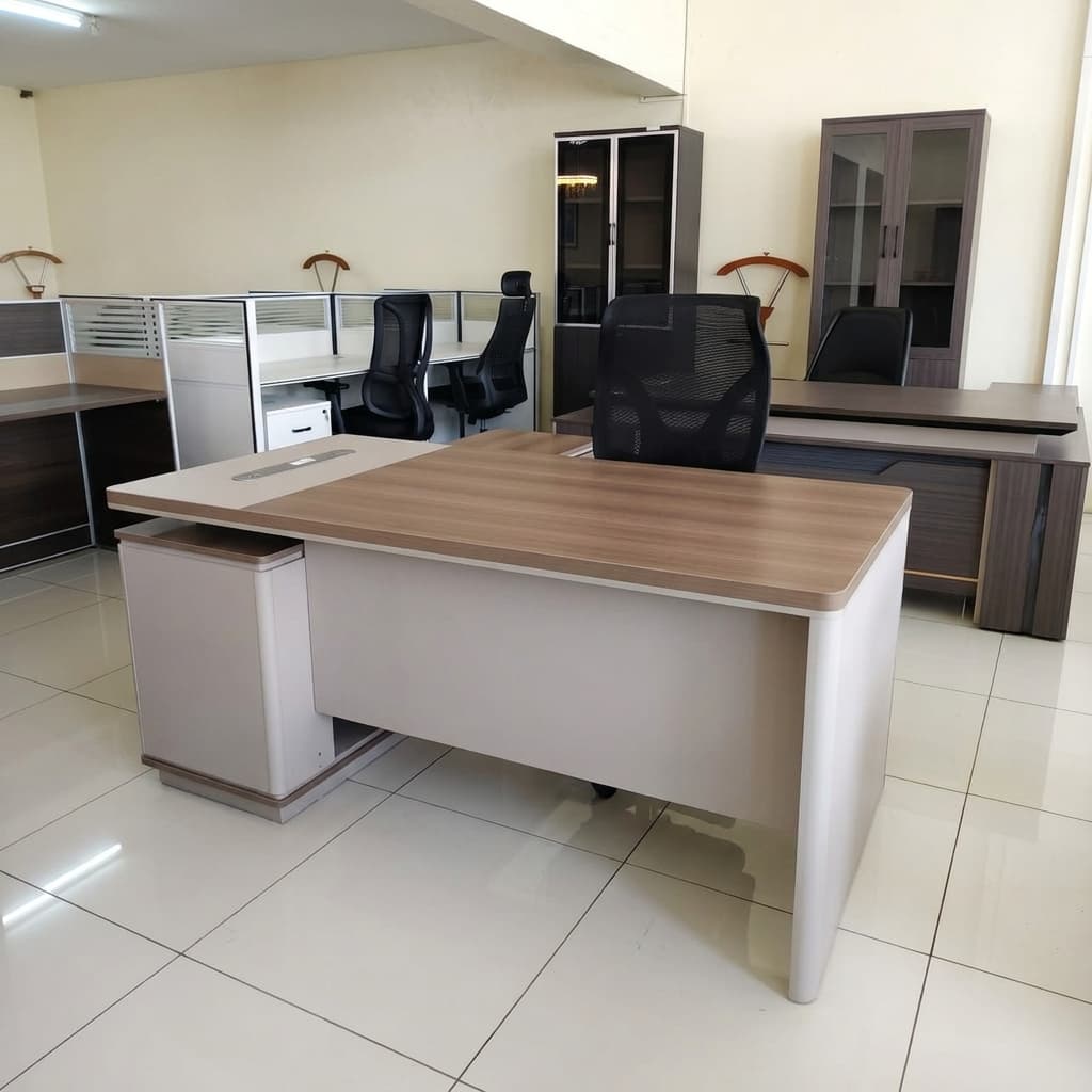 1.6M Luxury L-Shaped Manager Desk with drawers and locker storage